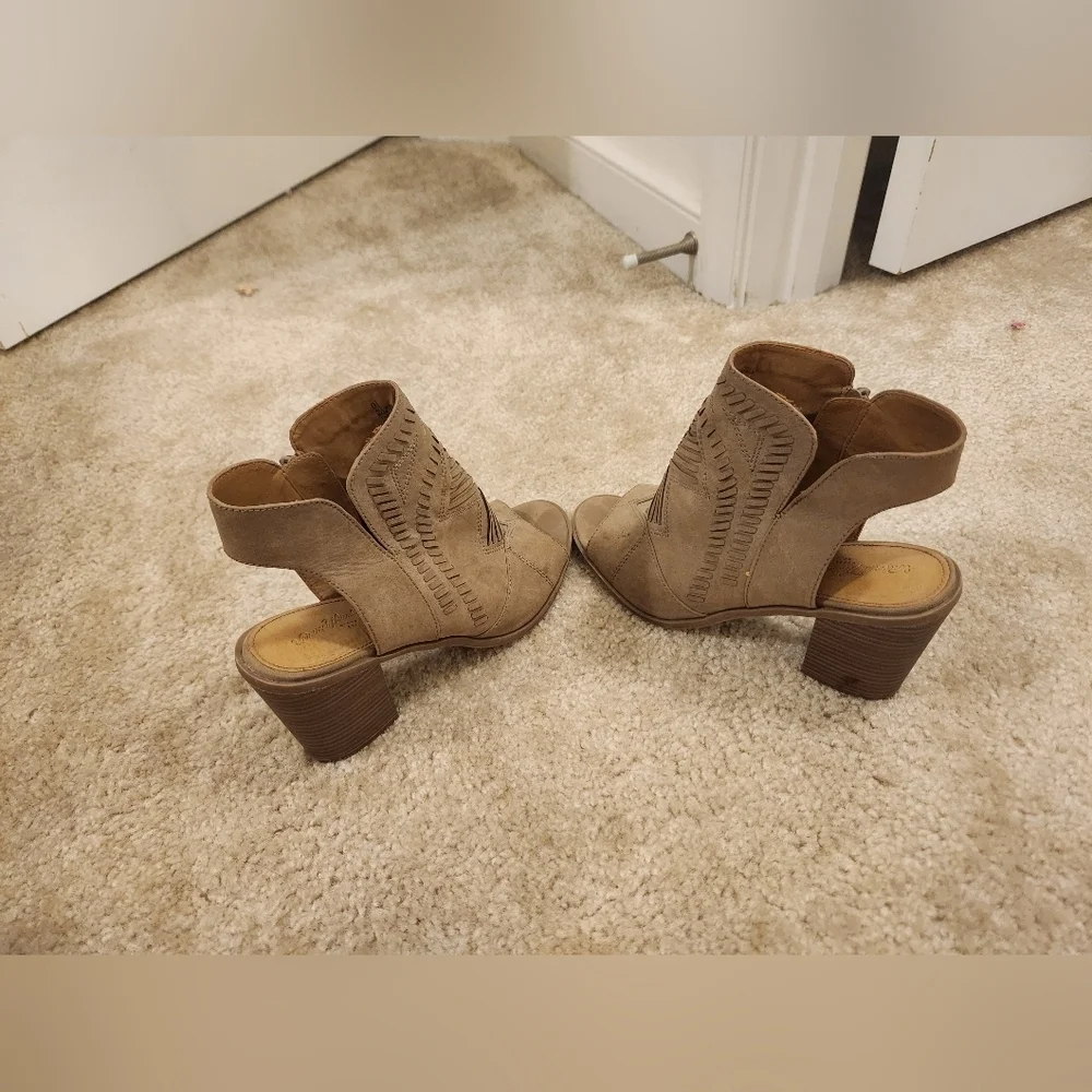 Universal Thread Edwina Open Toe Block Heel‎ Booties Taupe Tan Women's Size 8.5